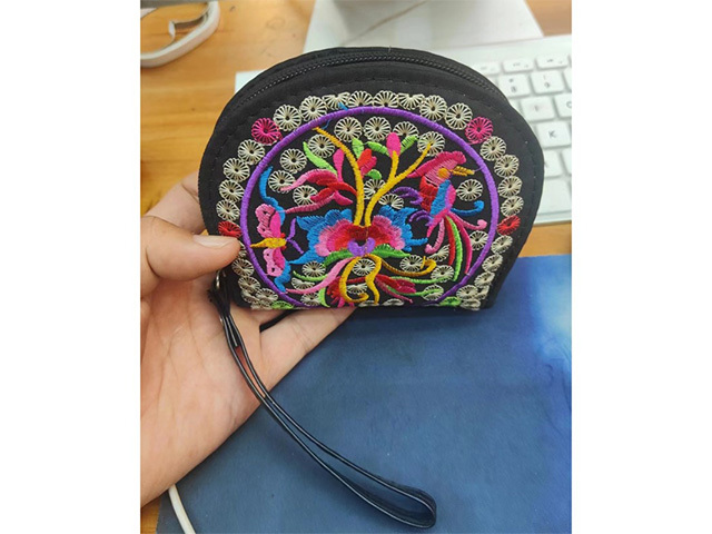 EMBROIDERY WALLET 6ASST